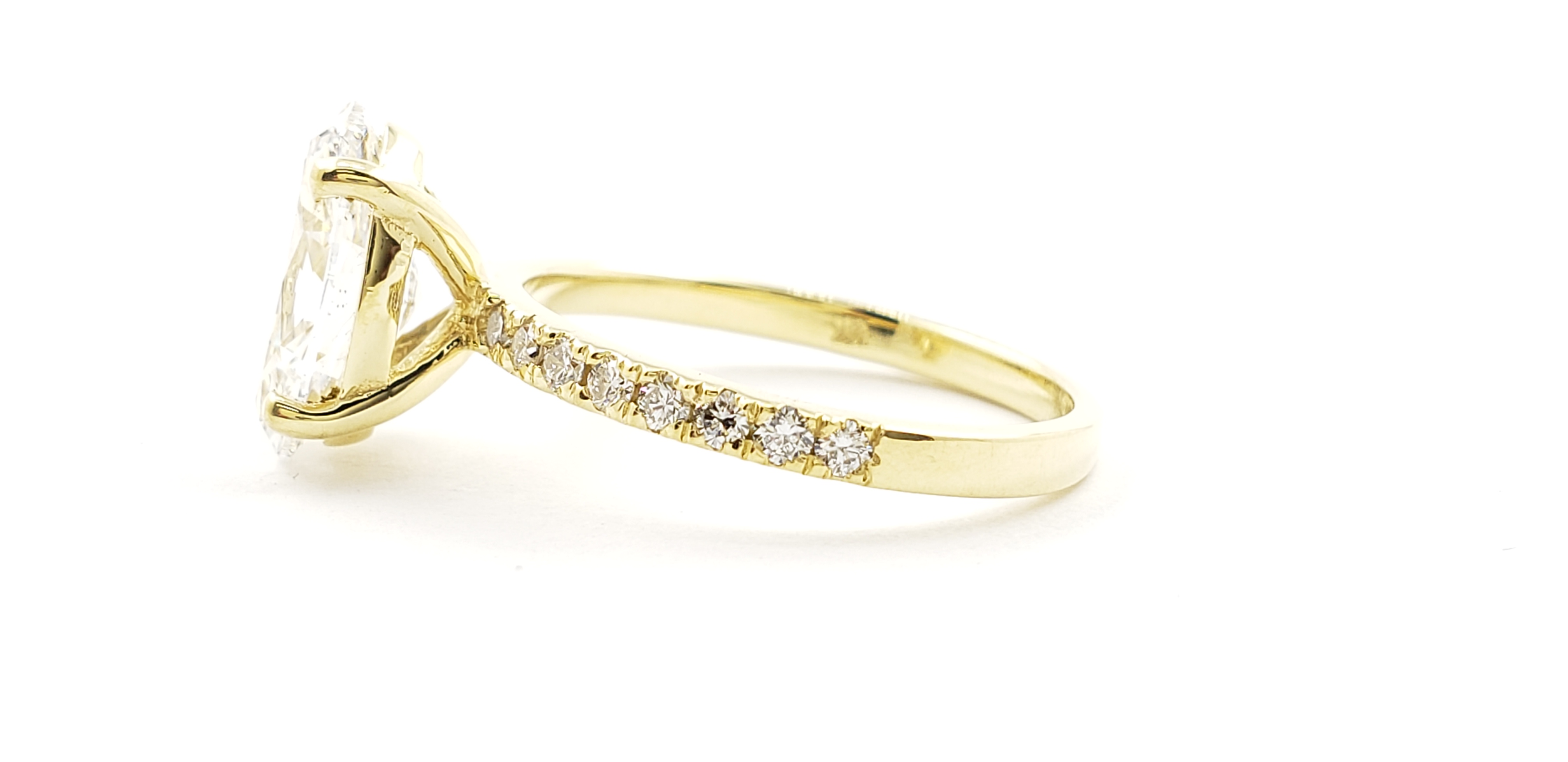 Oval Shape Diamond Ring